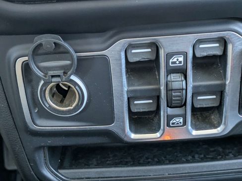 Used 2020 Jeep Wrangler Unlimited Sahara AWD/4WD image 21