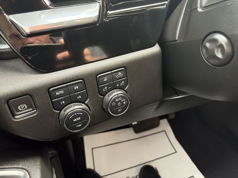 Used 2023 Chevrolet Silverado 1500 LTZ AWD/4WD image 23