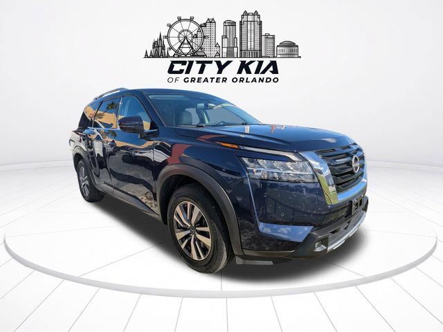 Used 2022 Nissan Pathfinder SL AWD/4WD image 5