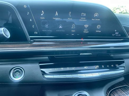Certified 2022 Cadillac Escalade Premium Luxury w/ Performance Package AWD/4WD image 18