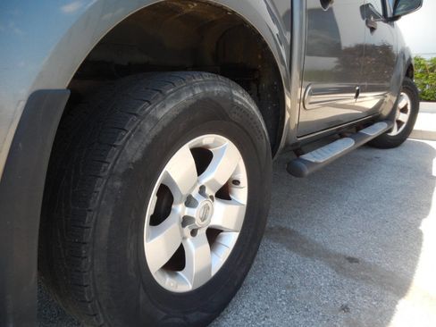 Used 2009 Nissan Frontier SE w/ SE Value Truck Pkg AWD/4WD image 19