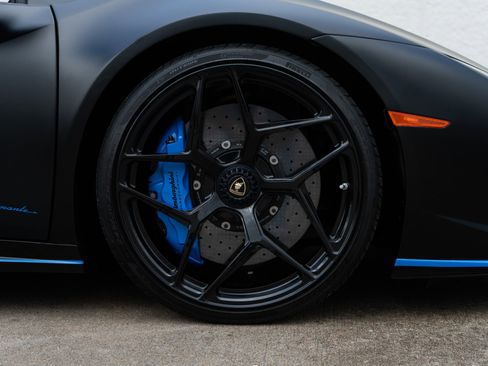 Used 2018 Lamborghini Huracan Performante AWD/4WD image 31