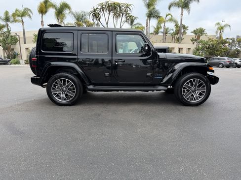 Used 2022 Jeep Wrangler Unlimited Sahara AWD/4WD image 8
