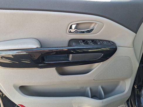 Used 2018 Kia Sedona EX FWD image 13