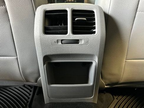 Used 2009 Volkswagen Jetta SE FWD image 22