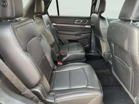 Used 2018 Ford Explorer Limited w/ Equipment Group 301A AWD/4WD image 17