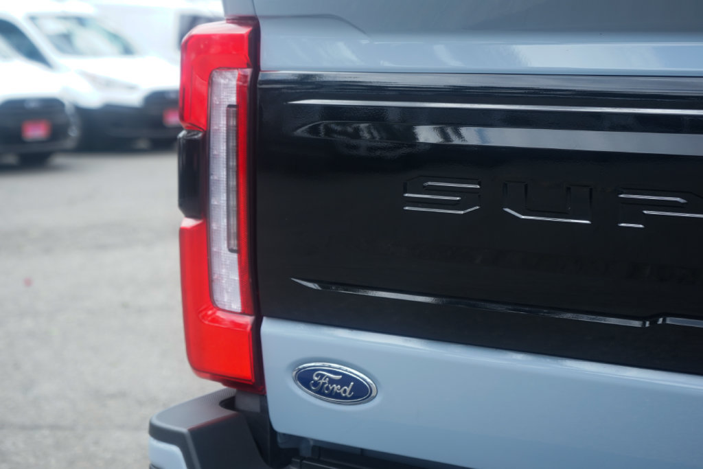 Used 2025 Ford F450 Platinum w/ FX4 Off-Road Package AWD/4WD image 59