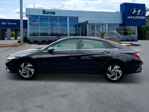 New 2025 Hyundai Elantra Limited image 3