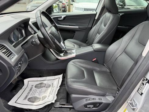 Used 2015 Volvo XC60 T5 Platinum image 16