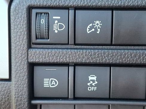 Used 2025 Toyota Tacoma TRD Sport AWD/4WD image 23
