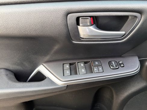 Certified 2016 Toyota Camry SE image 11