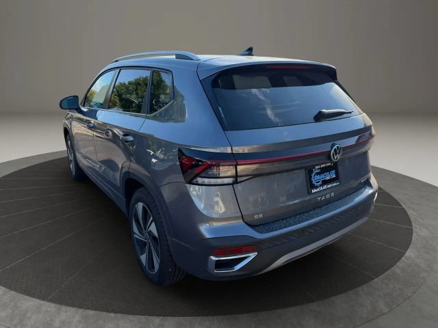 Used 2025 Volkswagen Taos SE AWD/4WD image 3