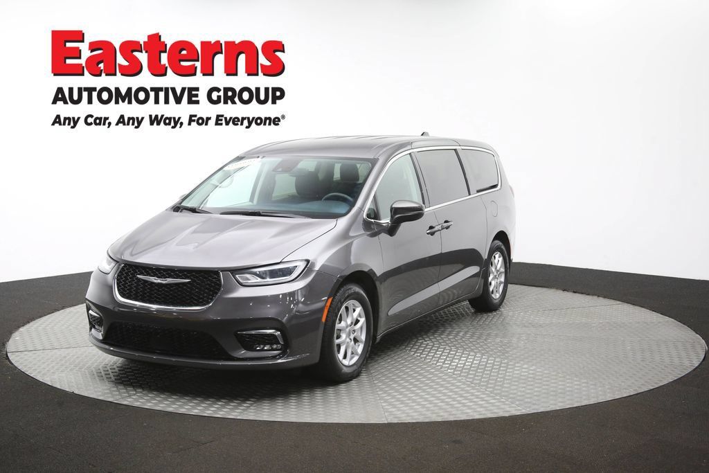 Used 2023 Chrysler Pacifica Touring-L FWD image 58