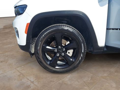 Used 2024 Jeep Grand Cherokee Limited AWD/4WD image 30
