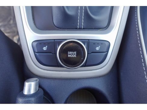 Used 2021 Hyundai Venue FWD image 22
