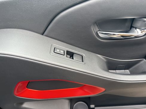 Used 2025 Nissan Frontier PRO-4X image 37