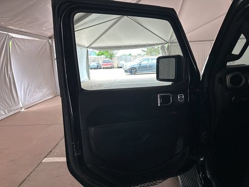 Used 2020 Jeep Wrangler Unlimited Sahara AWD/4WD image 10