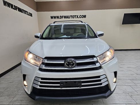 Used 2018 Toyota Highlander XLE image 3