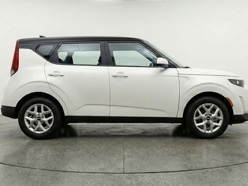 Used 2025 Kia Soul LX w/ LX Technology Package image 11