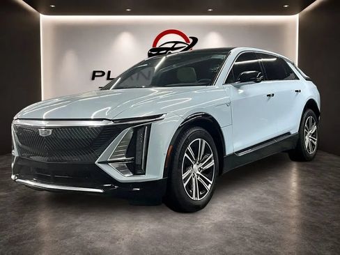 Used 2024 Cadillac Lyriq Luxury RWD image 3