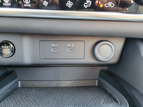 Certified 2025 Nissan Rogue SV FWD image 29