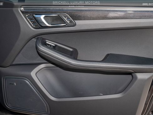 Used 2024 Porsche Macan image 12
