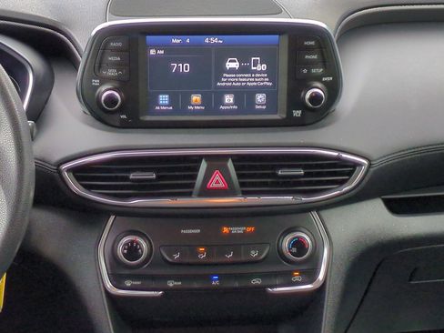 Used 2019 Hyundai Santa Fe SE image 18