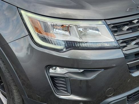 Used 2018 Ford Explorer XLT w/ Equipment Group 202A AWD/4WD image 9