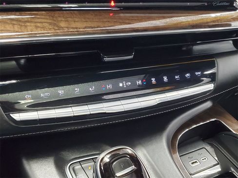 Used 2021 Cadillac Escalade Premium Luxury Platinum image 26