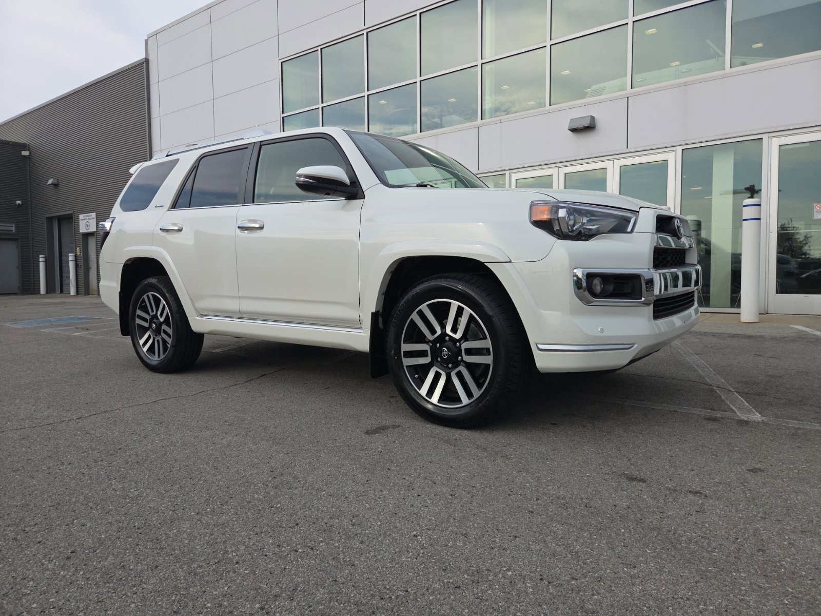 Used 2019 Toyota 4Runner Limited AWD/4WD image 3