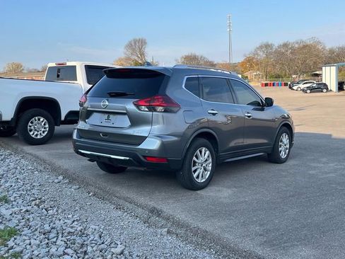Used 2019 Nissan Rogue SV image 3