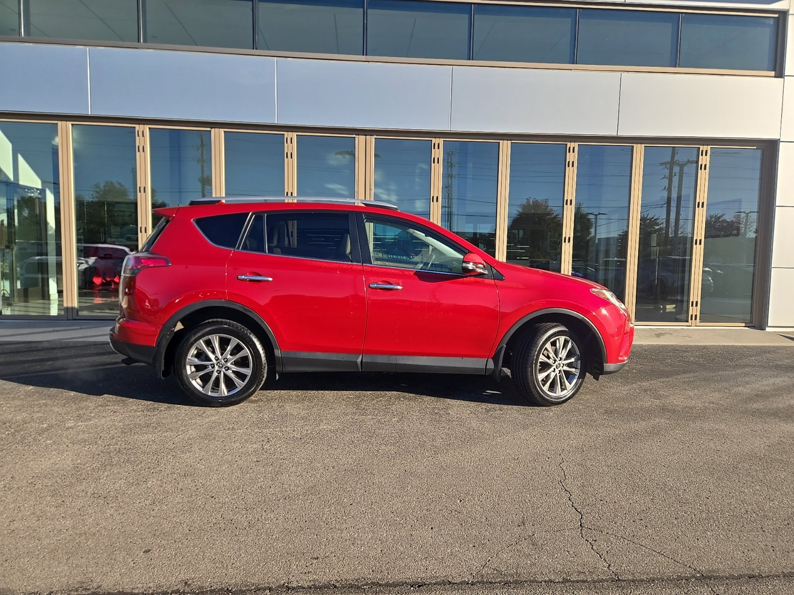 Used 2016 Toyota RAV4 Limited AWD/4WD image 1