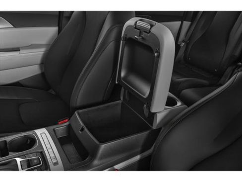 Used 2023 Kia Carnival LX FWD image 17
