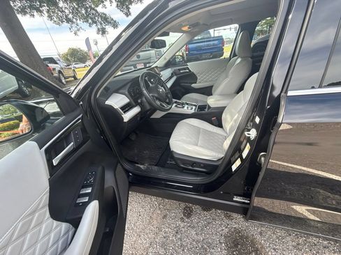 Used 2024 Mitsubishi Outlander SEL AWD/4WD image 13