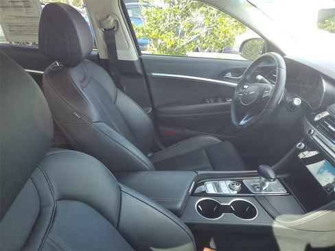 Used 2025 Genesis G70 2.5T image 10