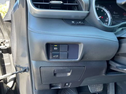 Used 2021 Toyota Highlander XLE FWD image 13