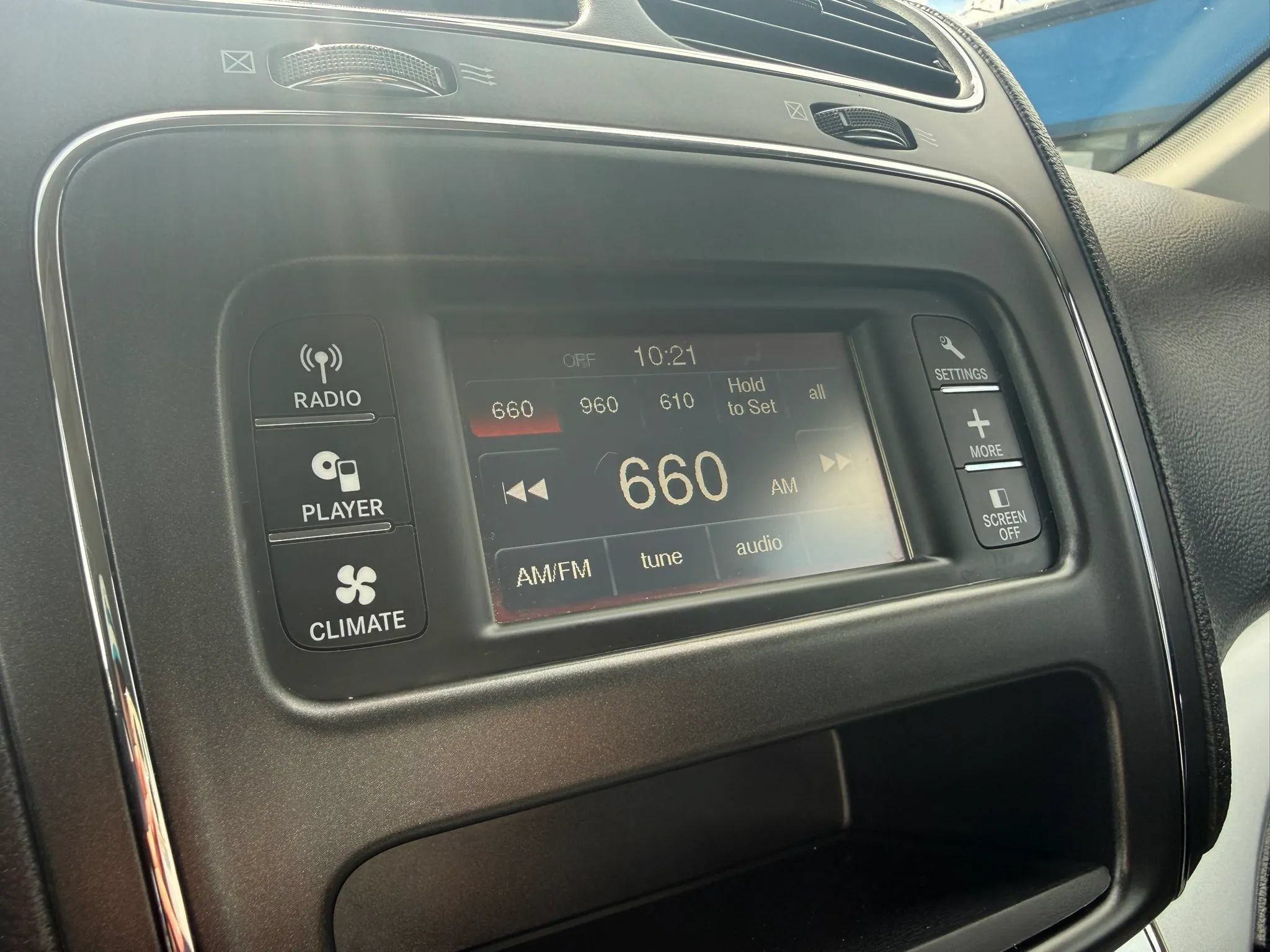 Used 2020 Dodge Journey SE w/ Blacktop Package FWD image 14