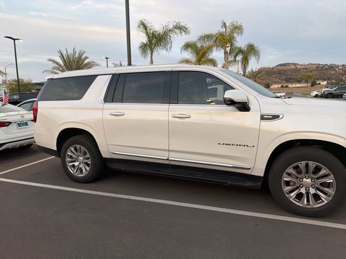 Used 2023 GMC Yukon XL Denali image 12