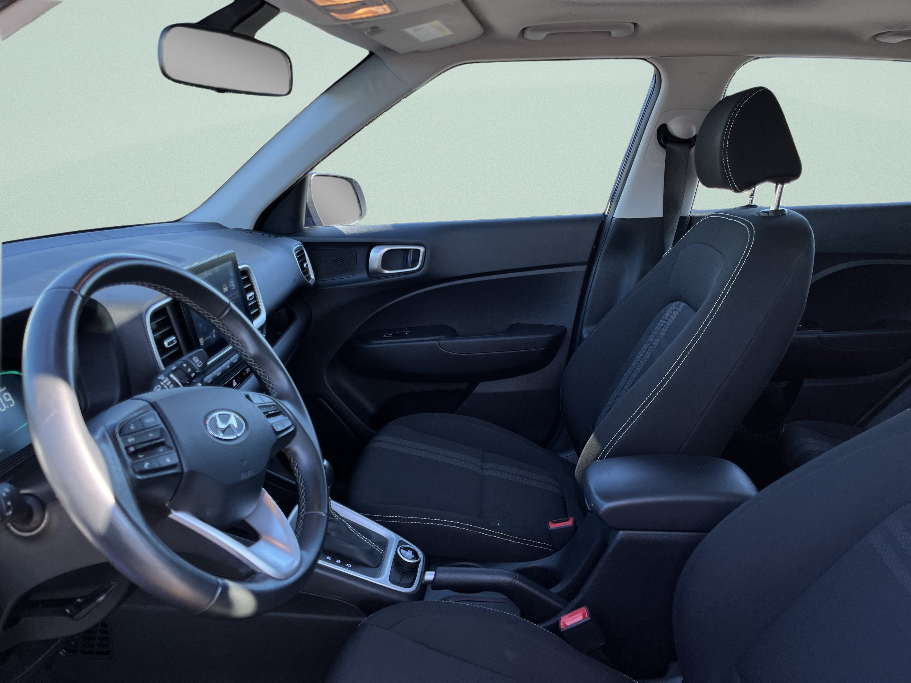 Used 2025 Hyundai Venue SEL FWD image 13