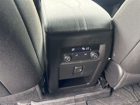 Certified 2023 Chevrolet Traverse LT FWD image 20