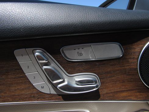 Used 2022 Mercedes-Benz GLC 300 w/ Premium Package Lite image 21