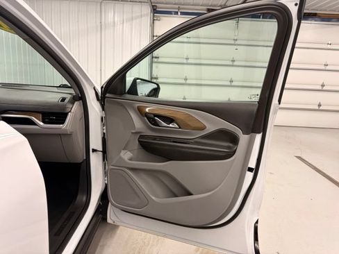 Used 2021 GMC Terrain SLE w/ Driver Convenience Package FWD image 10