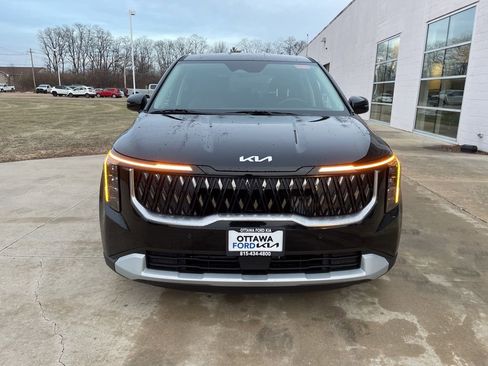 New 2026 Kia Carnival LXS FWD image 3