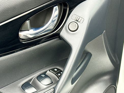 Used 2022 Nissan Rogue Sport SL image 8