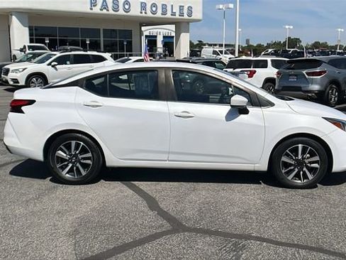 Used 2022 Nissan Versa SV FWD image 2
