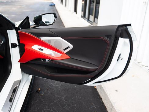 Used 2022 Chevrolet Corvette Stingray Premium Conv w/ Z51 Performance Package RWD image 13