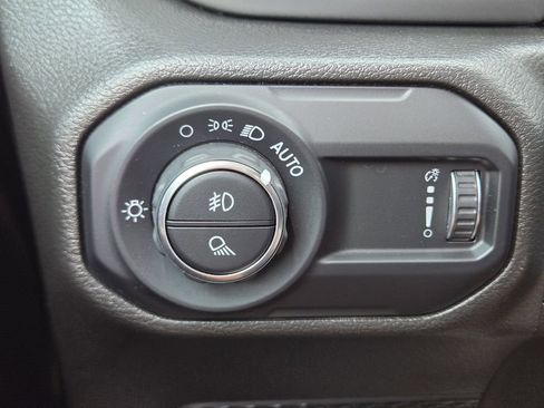 Used 2023 Jeep Gladiator Sport AWD/4WD image 25