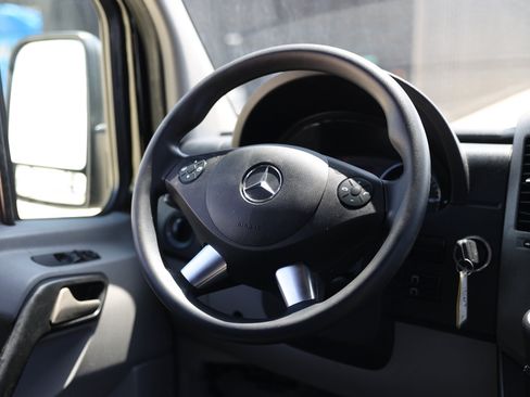 Used 2014 Mercedes-Benz Sprinter 2500 image 30