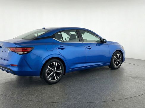 Used 2025 Nissan Sentra SV image 9