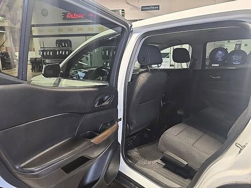 Used 2018 GMC Acadia SLE AWD/4WD image 28